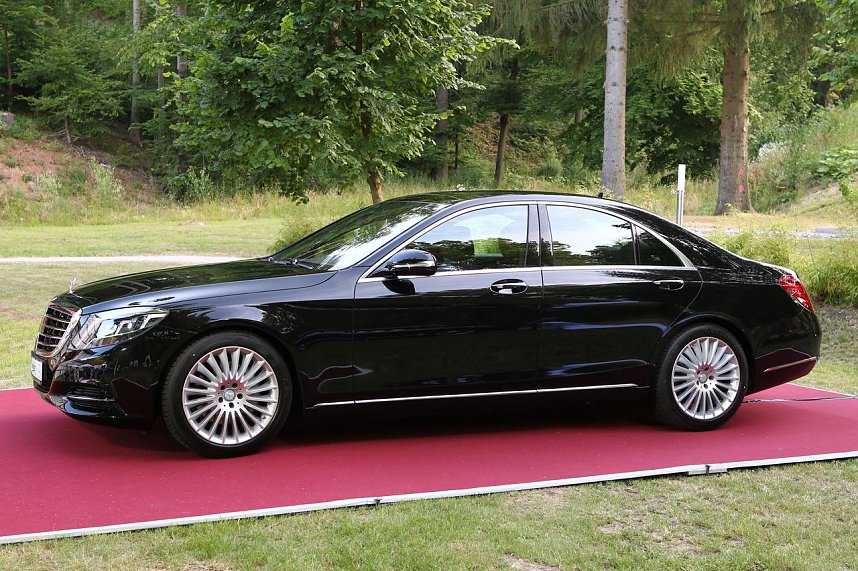 Die neue S-Klasse pr&auml;sentiert