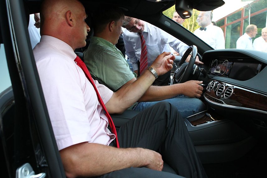 Die neue S-Klasse pr&auml;sentiert