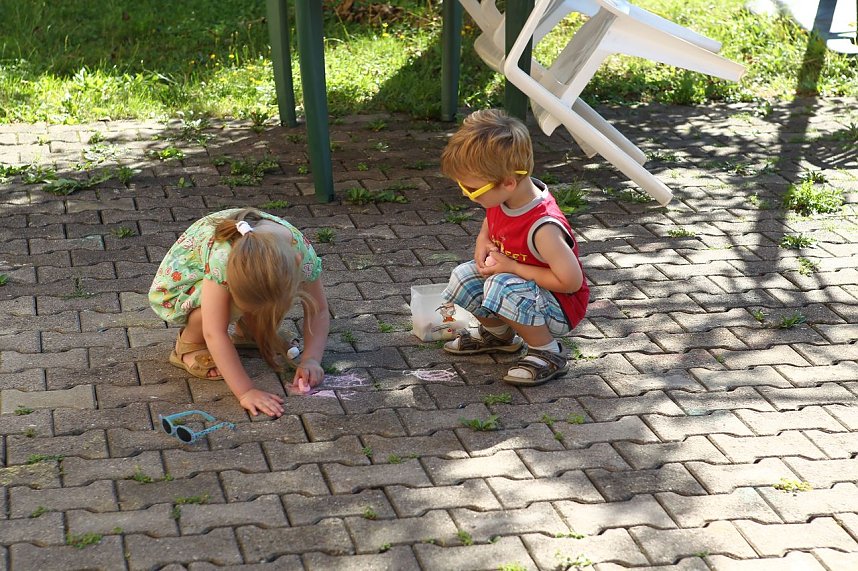 Kinderbasar und Tr&ouml;delmarkt