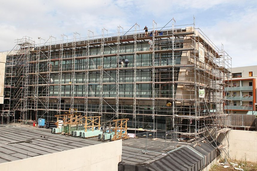 Besuch im Palast aus Glas und Beton