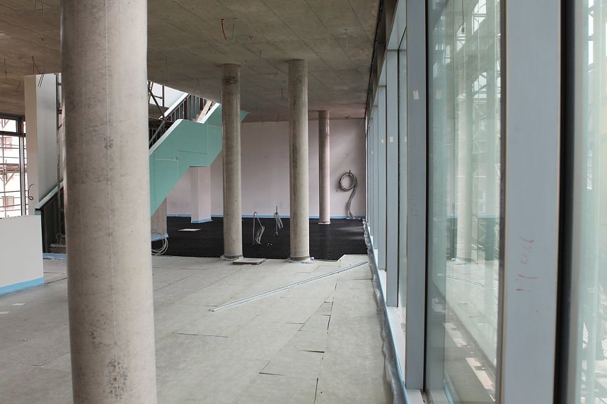 Besuch im Palast aus Glas und Beton