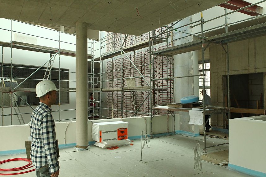 Besuch im Palast aus Glas und Beton