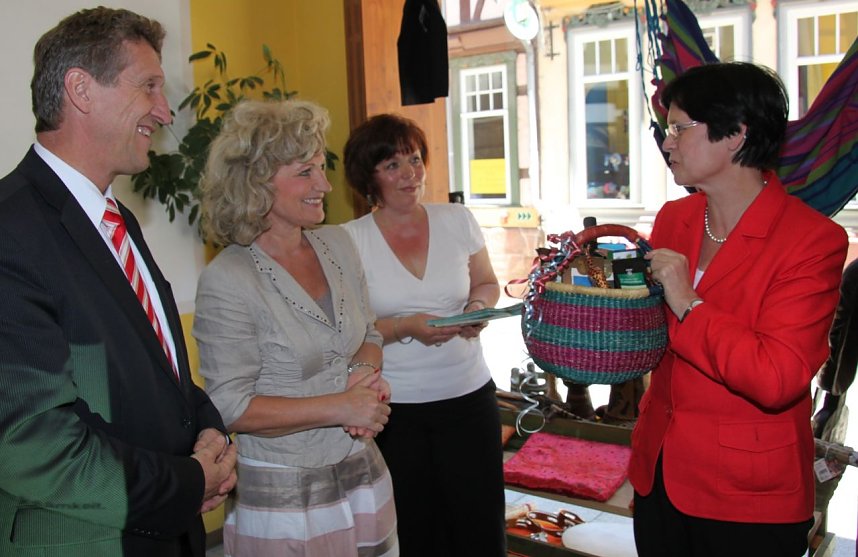 Besuch im vorigen Jahr: Im Welt-Laden