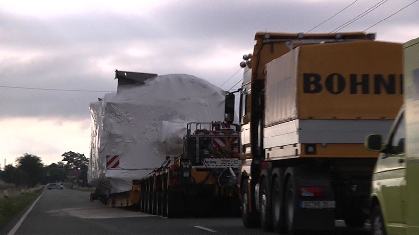 Schwerlasttransport liegengeblieben