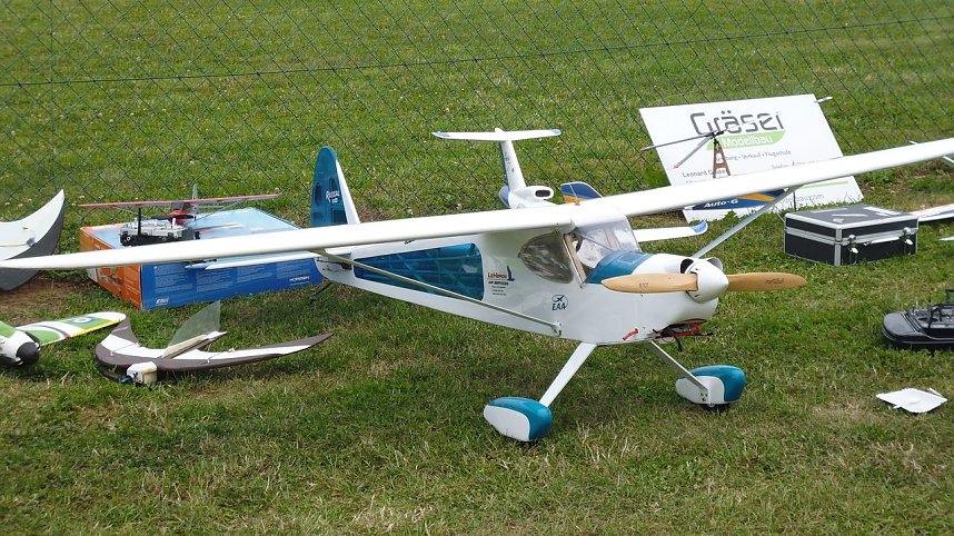 &Uuml;ber den Wolken und am Boden