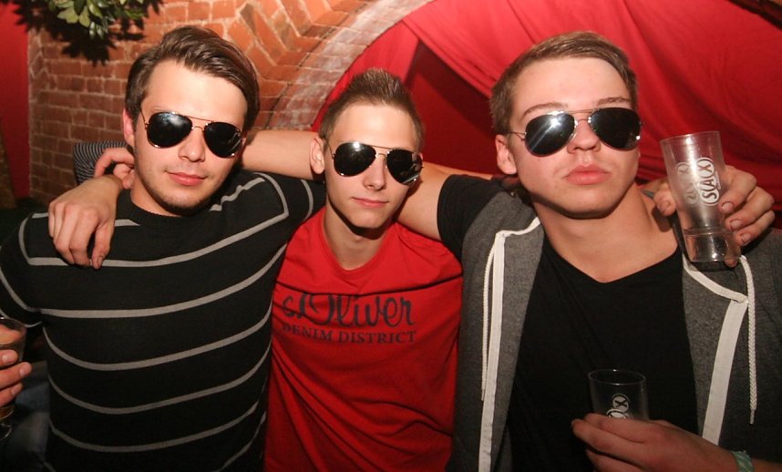 Pornobrillen-Party im Sax