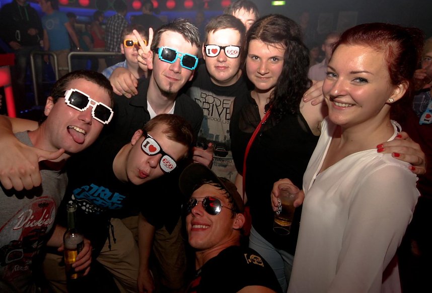 Pornobrillen-Party im Sax