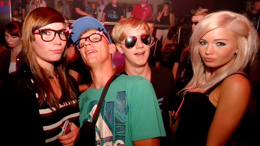 Pornobrillen-Party im Sax