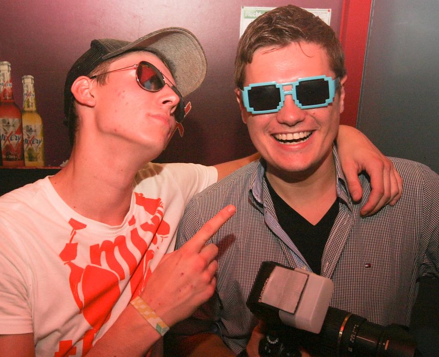 Pornobrillen-Party im Sax