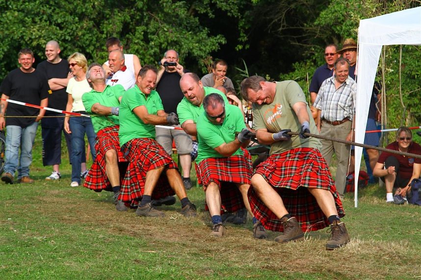 Tauziehen &uuml;ber die Wipper 2013