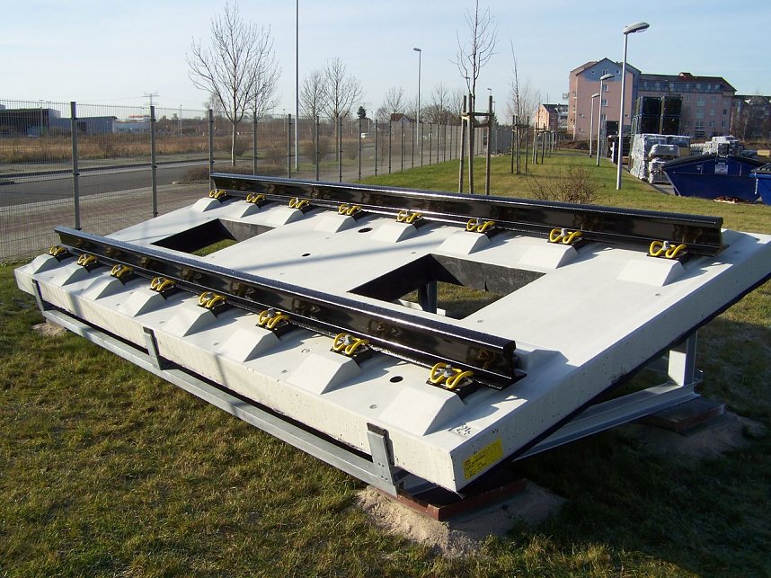 Produktion der Gleistragplatten