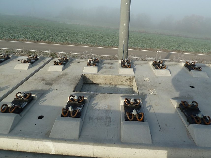 Produktion der Gleistragplatten