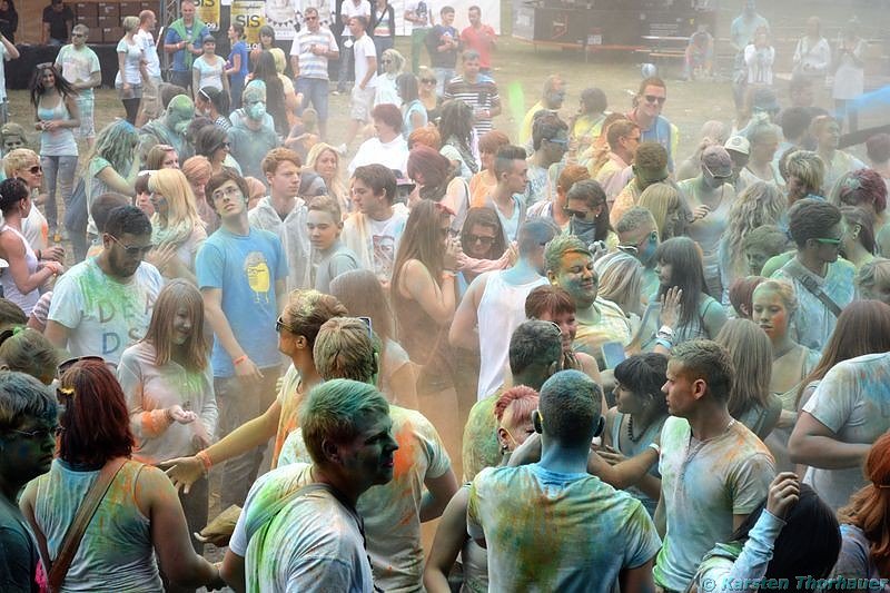 Holi-Festival am Stausee