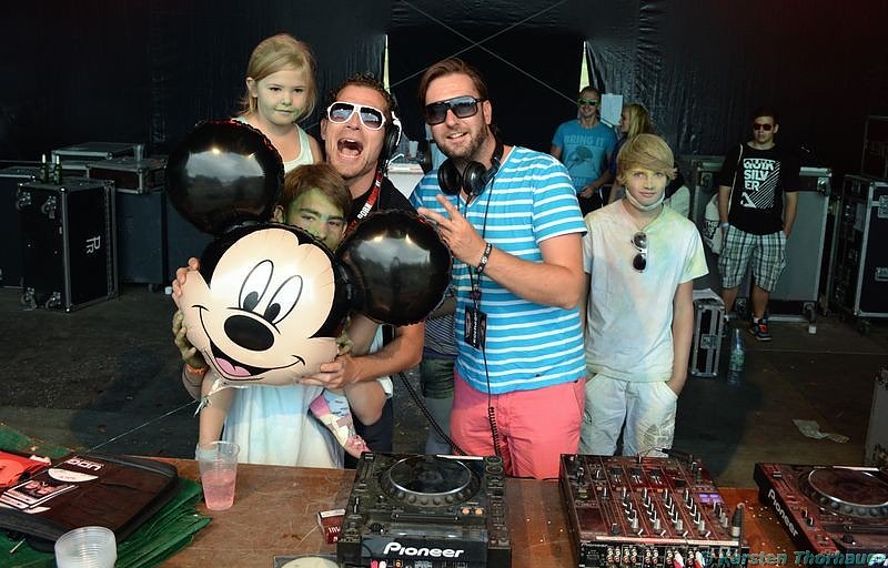 Holi-Festival am Stausee