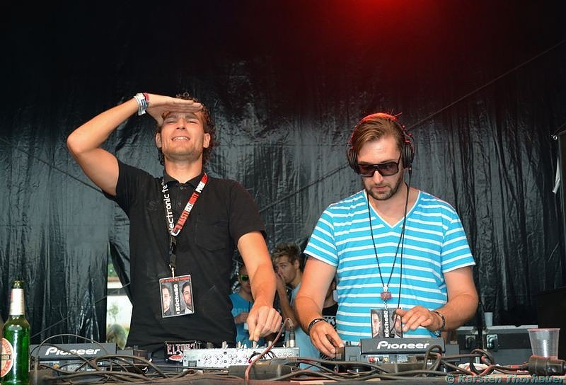 Holi-Festival am Stausee