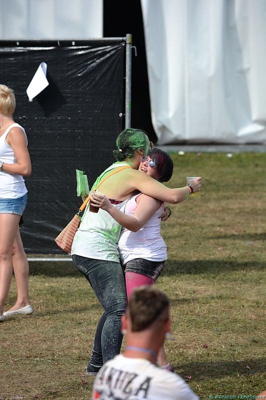 Holi-Festival am Stausee