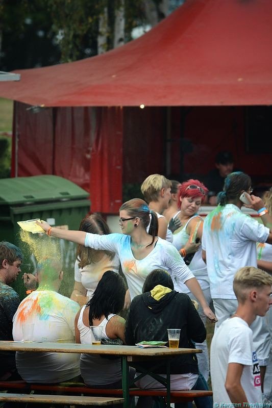 Holi-Festival am Stausee