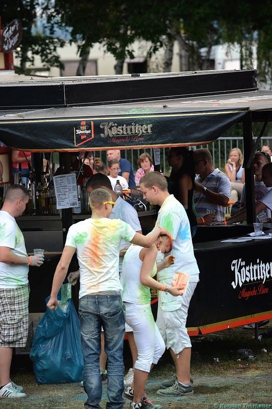 Holi-Festival am Stausee