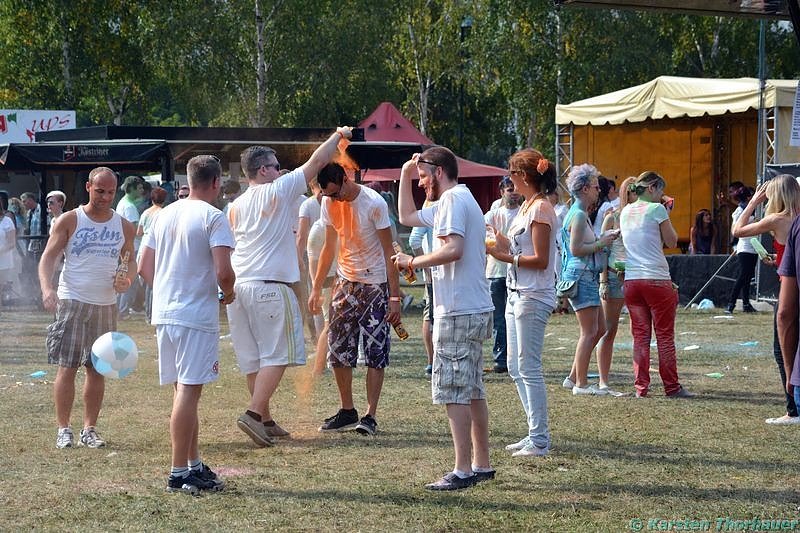 Holi-Festival am Stausee