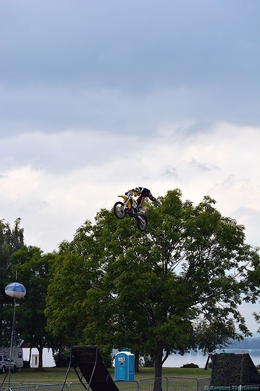 Holi-Festival am Stausee