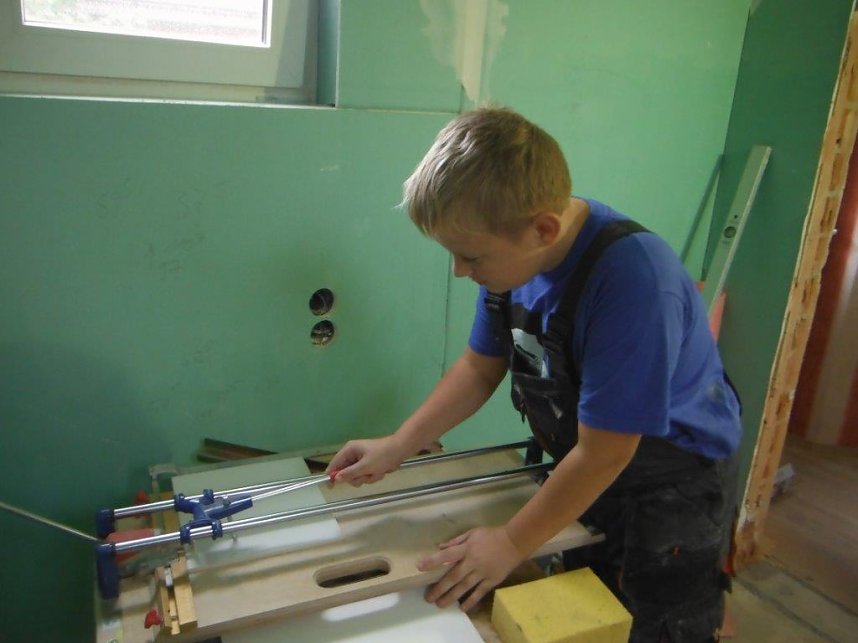 Florian Quaadt im Meisterbetrieb des Fliesen-, Platten- und Mosaiklegerhandwerks von Herrn Gebhardt Ellrich