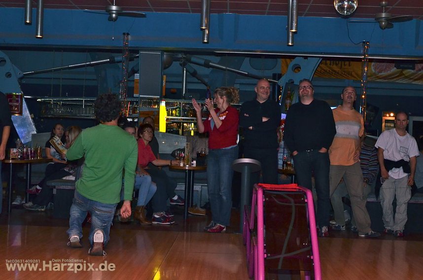 Radio OKN Nutzer feiern