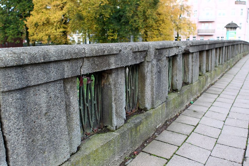 Sanierungsfall: Grimmelbr&uuml;cke in der Hesser&ouml;der Stra&szlig;e