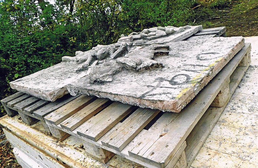 Die ersten Reliefs sind geborgen