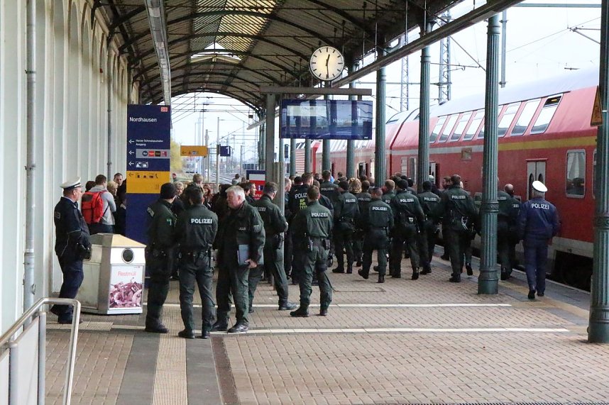 Lok-Fans in Empfang genommen