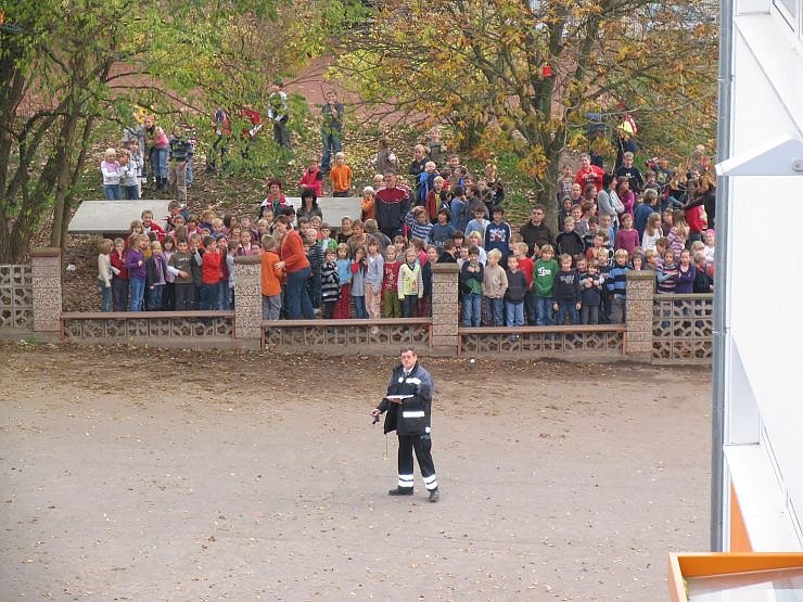 Raus in vier Minuten