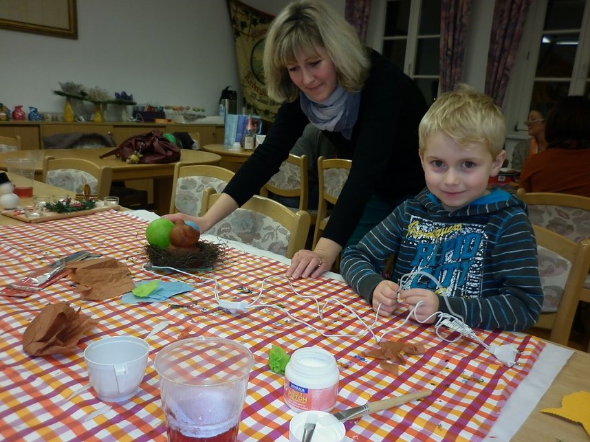 Mehrere Generationen bastelten