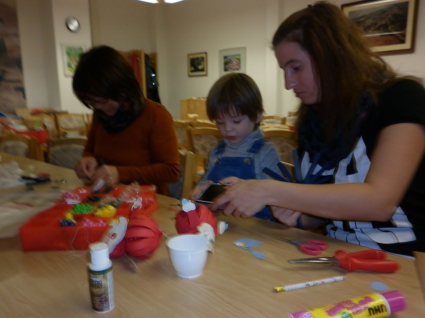 Mehrere Generationen bastelten