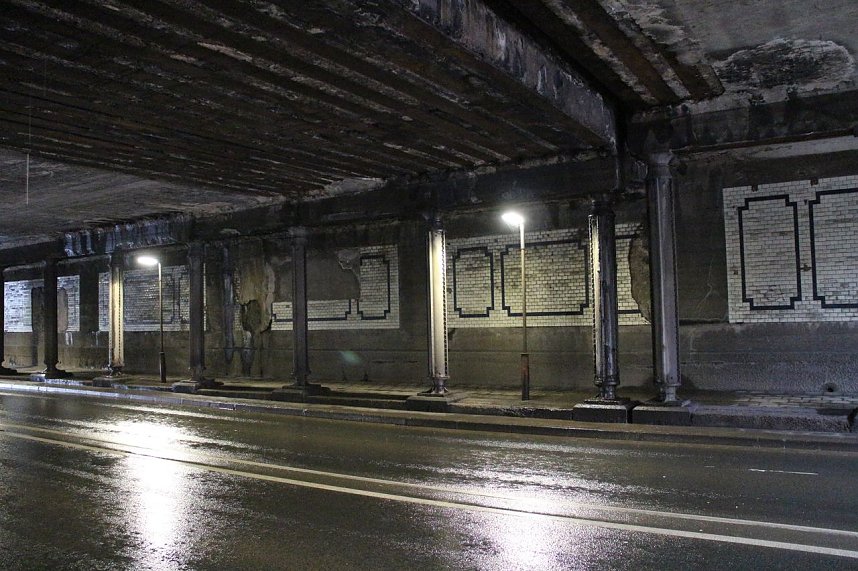 Aktueller Zustand der Bahn&uuml;berf&uuml;hrung im Zuge der B4