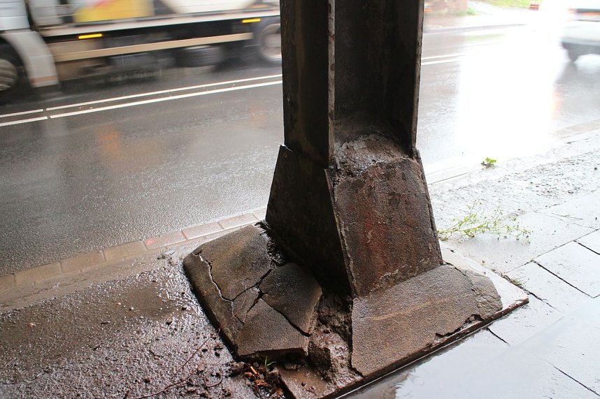 Aktueller Zustand der Bahn&uuml;berf&uuml;hrung im Zuge der B4