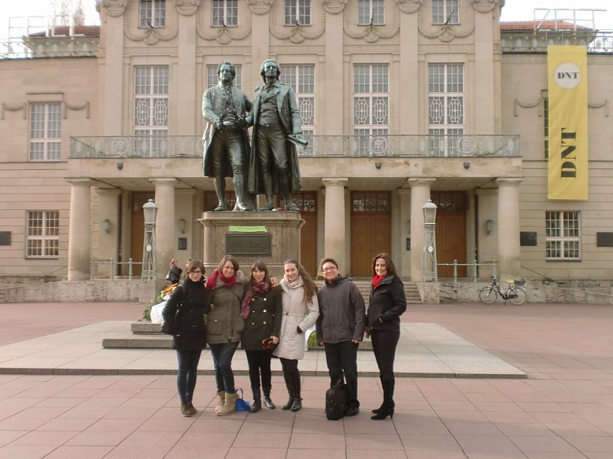 Weimar: v.l. Lucia und Martina (Italien), Katerina (ESN), Irene und Andrea (Italien) und &Ouml;zlem (ESN) lernen deutsche Kultur in Weimar kennen