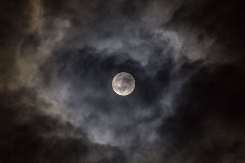 Lichtspiel in der Nacht