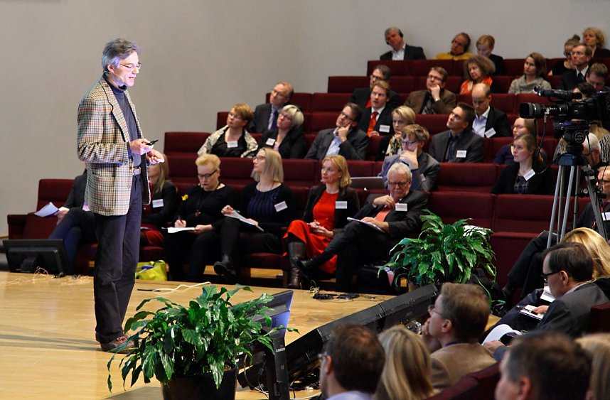 Prof. Dr.-Ing. Dieter D. Genske in Helsinki