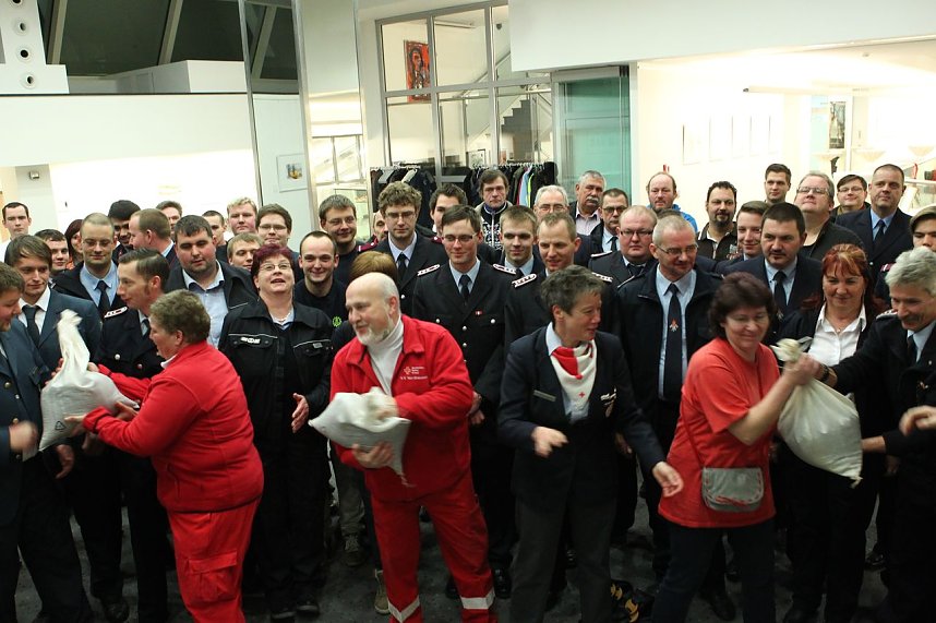 Erinnerungsabzeichen &uuml;berreicht