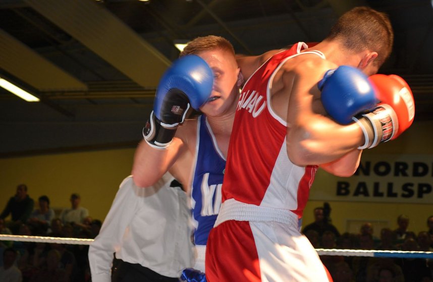  Routinier Sebastian Formella (blaues Dress) besticht durch seine Kaltschn&auml;uzigkeit.