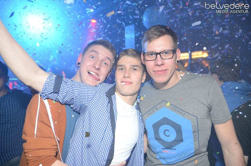 Konfetti-Explosion im Sax 