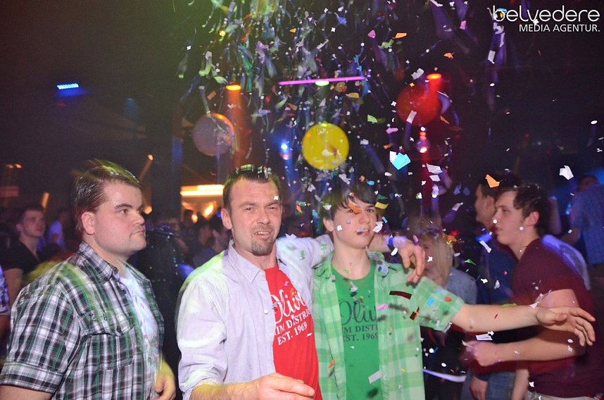 Konfetti-Explosion im Sax 