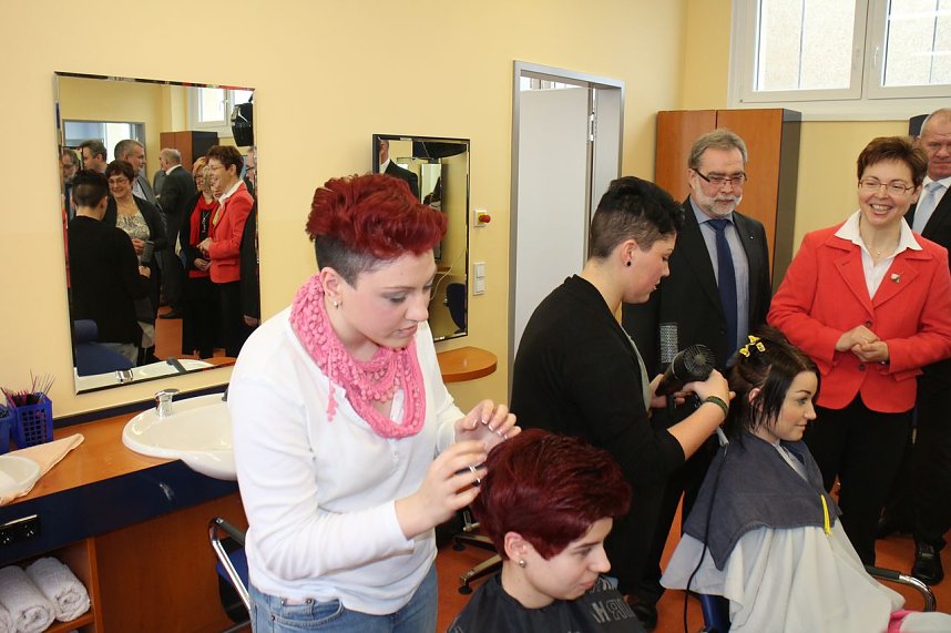 neues Fris&ouml;rkabinett