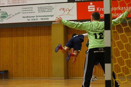 Sieg in eigener Halle