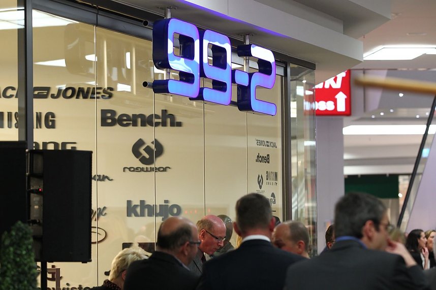 Mal an- und umgeschaut