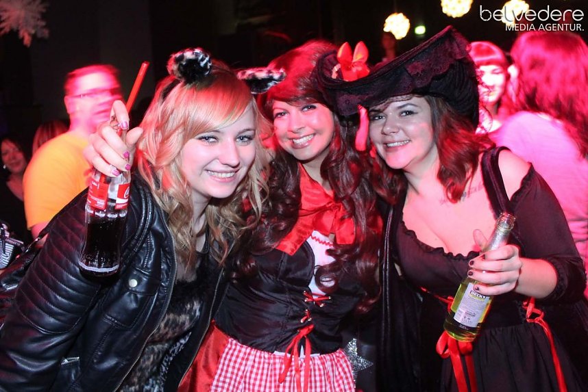 Beste Freunde im Jugenclubhaus