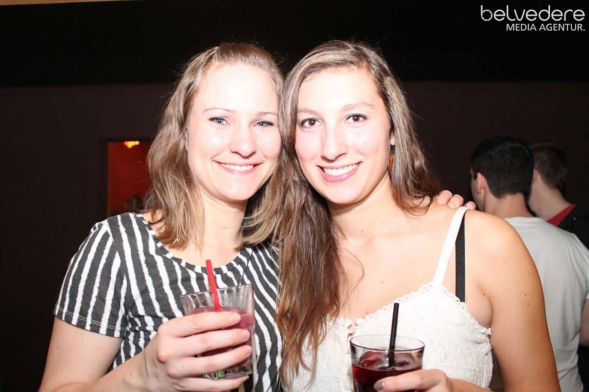 Beste Freunde im Jugenclubhaus