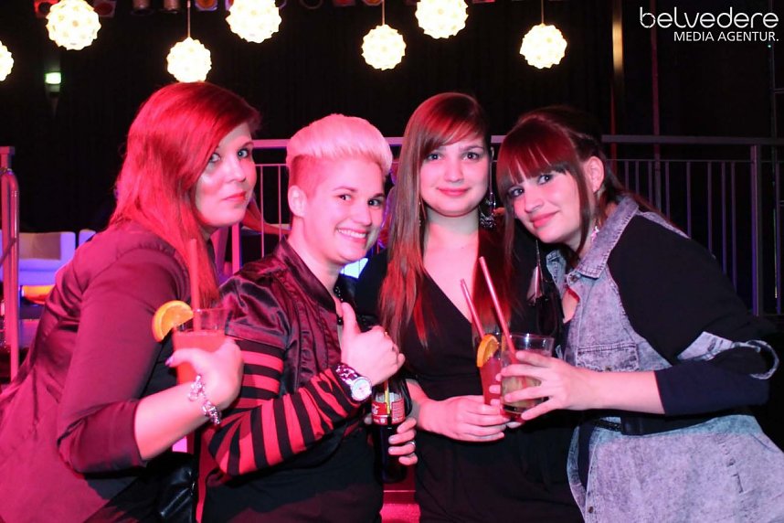 Beste Freunde im Jugenclubhaus