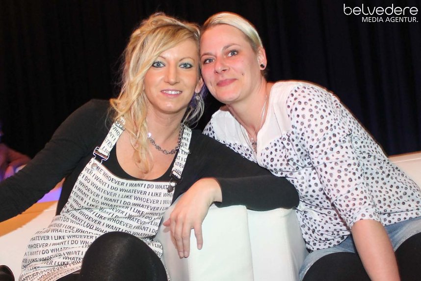 Beste Freunde im Jugenclubhaus