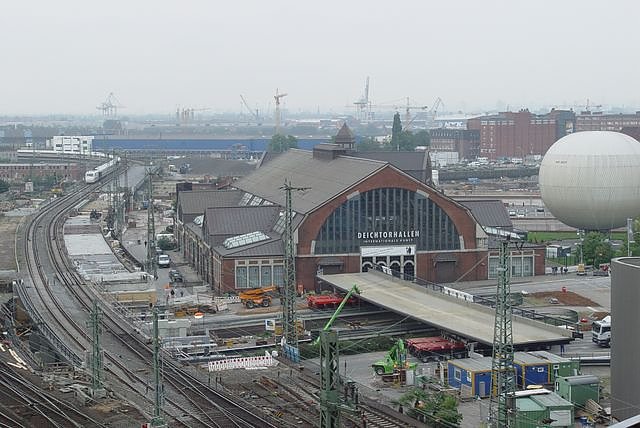 Schachtbauer am Hamburger Hauptbahnhof