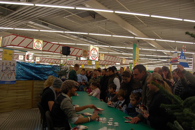 Autogrammstunde beFour in Nordhausen. nnz-City Scout on Tour